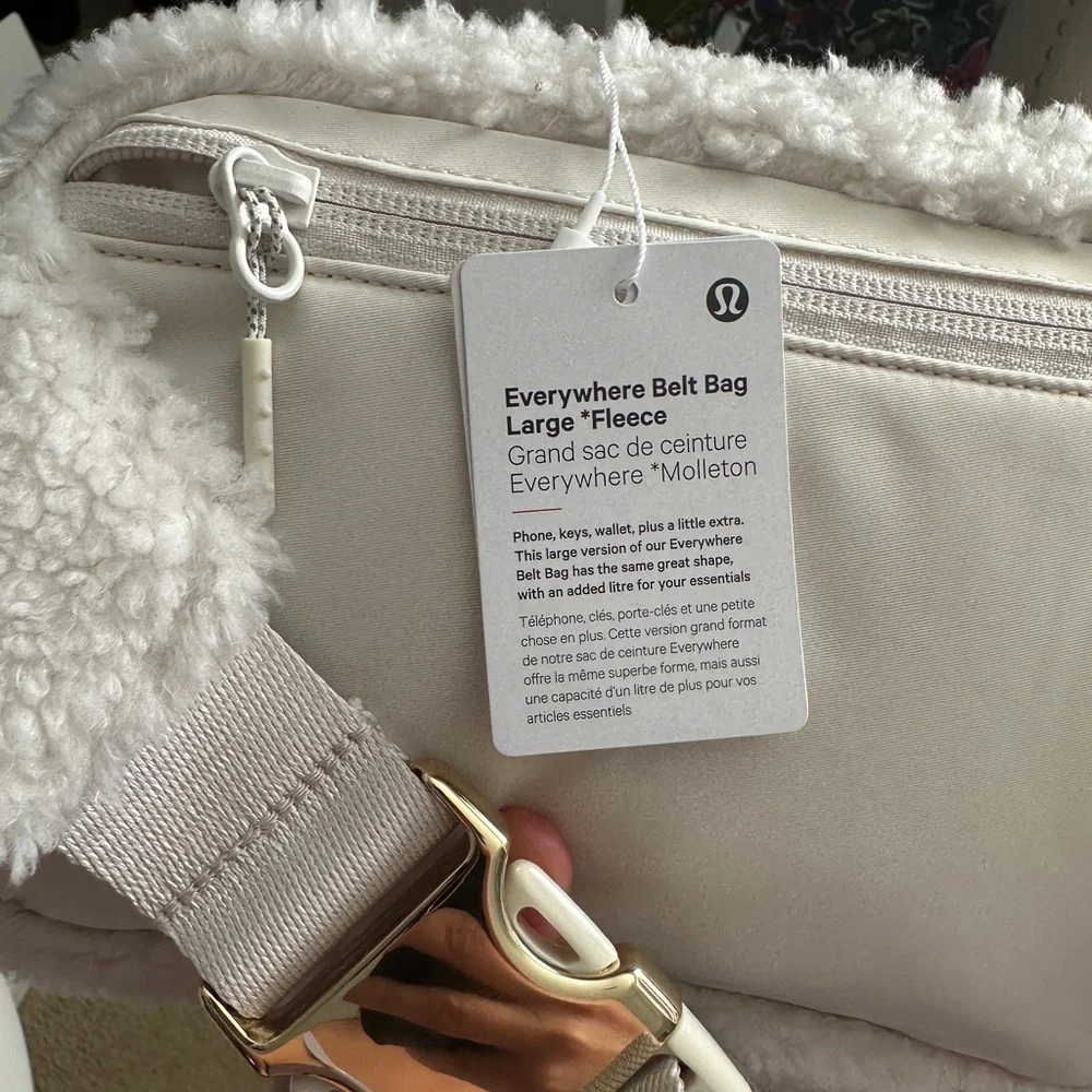 Lululemon Luxe White Sherpa Bag NWT